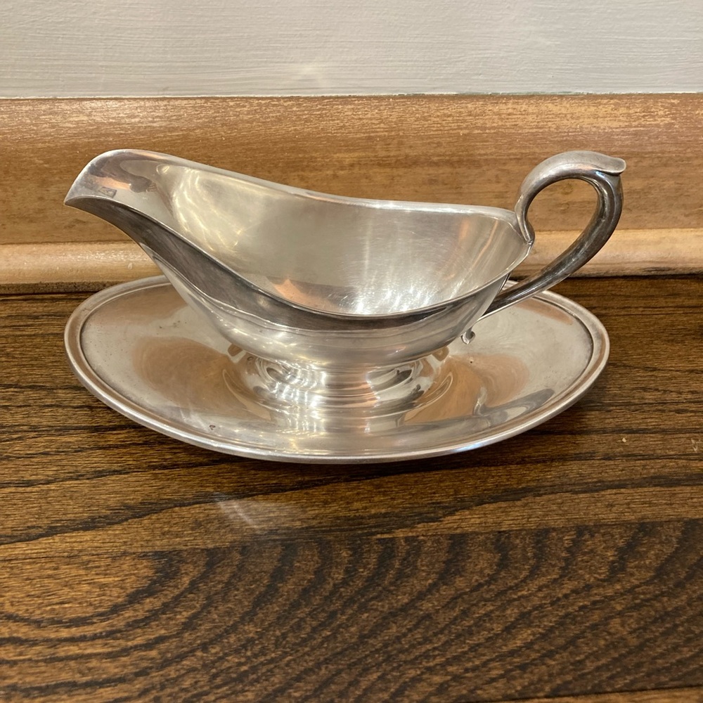 Hotel style silver gravy or sauce boat with under tray bowl serving tray-Gorham